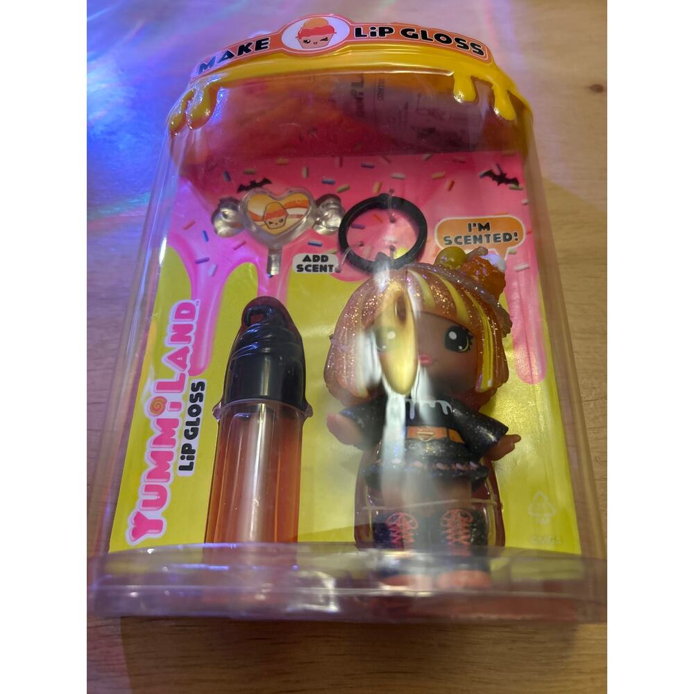 New Girl's Yummi Land Halloween 🦇Make Lip Gloss & Keychain/Charm Accessory - Picture 4 of 6